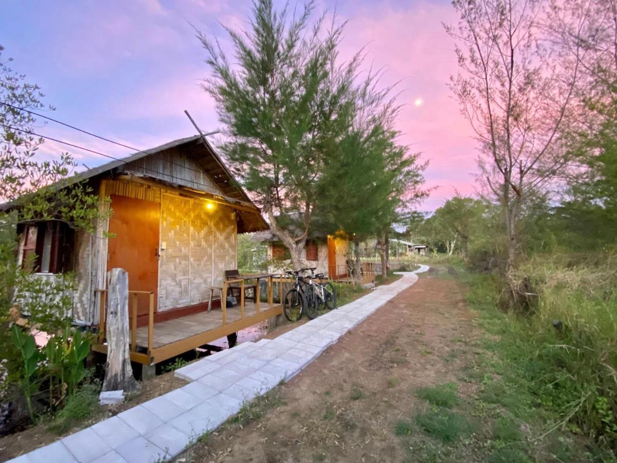 Hotel Numpu Baandin Sam Roi Yot Exterior foto