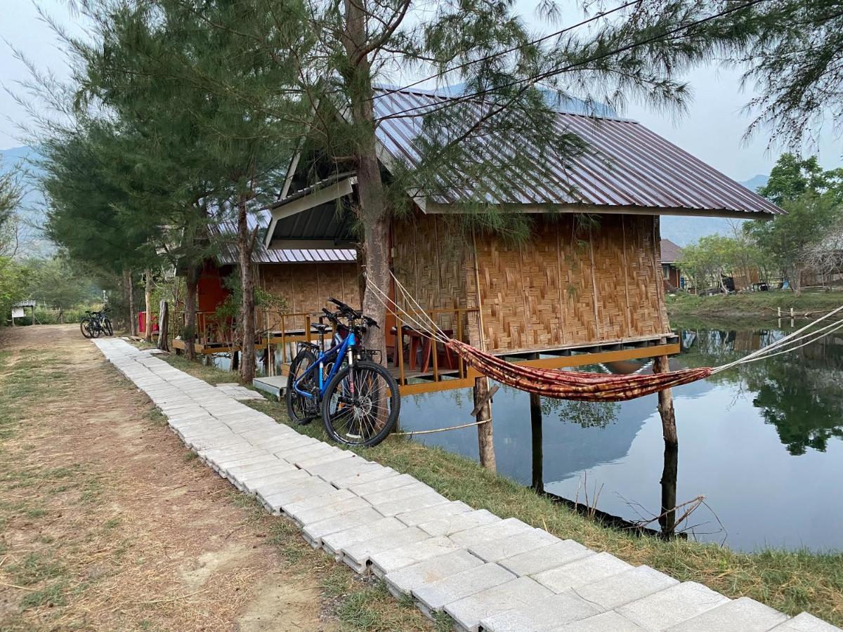Hotel Numpu Baandin Sam Roi Yot Exterior foto