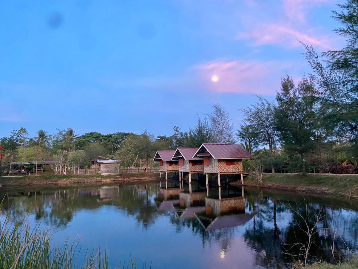 Hotel Numpu Baandin Sam Roi Yot Exterior foto