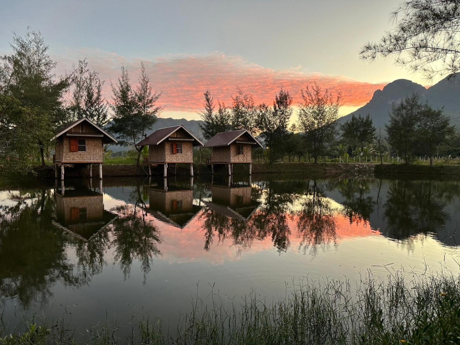 Hotel Numpu Baandin Sam Roi Yot Exterior foto