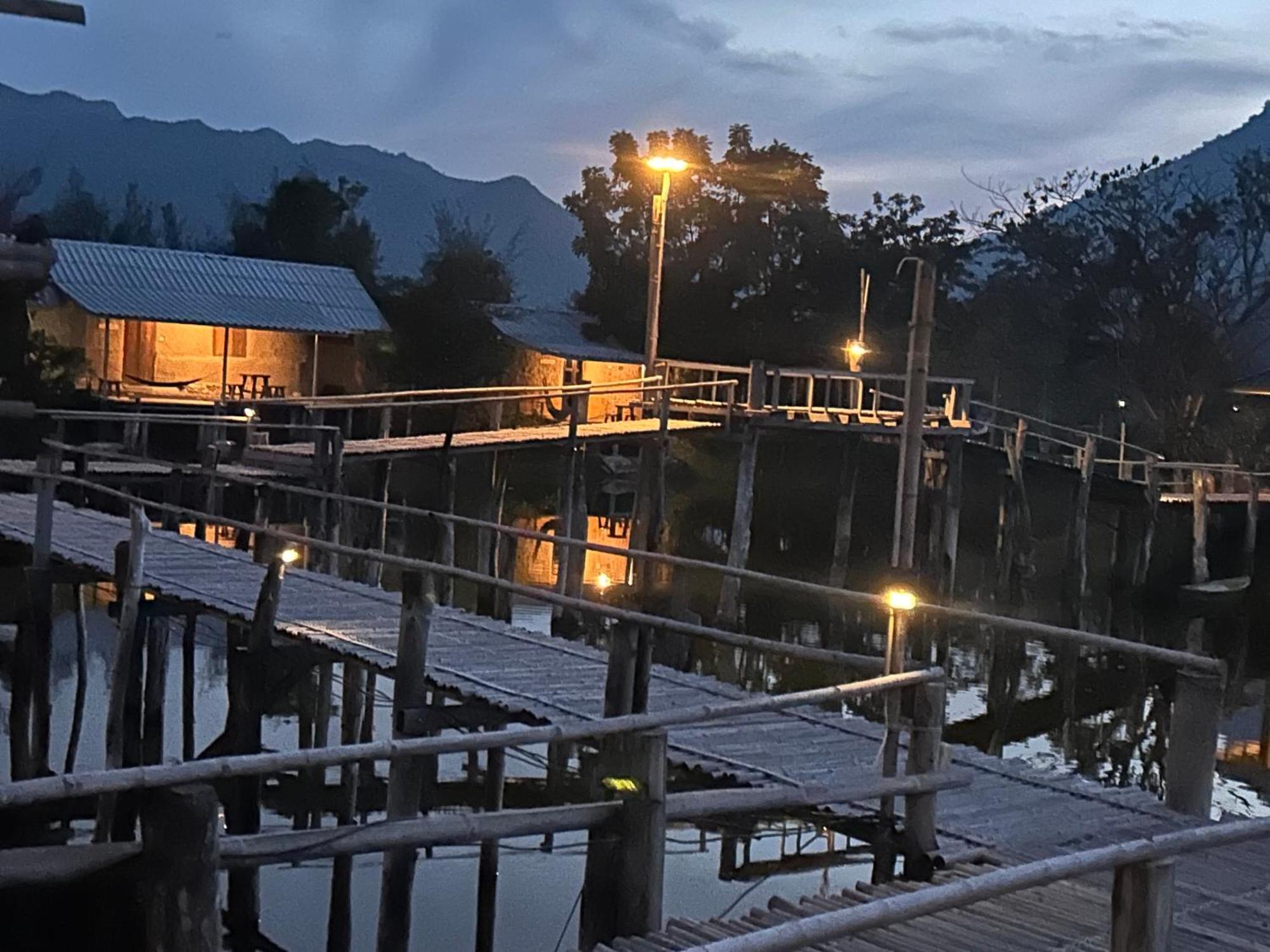 Hotel Numpu Baandin Sam Roi Yot Exterior foto