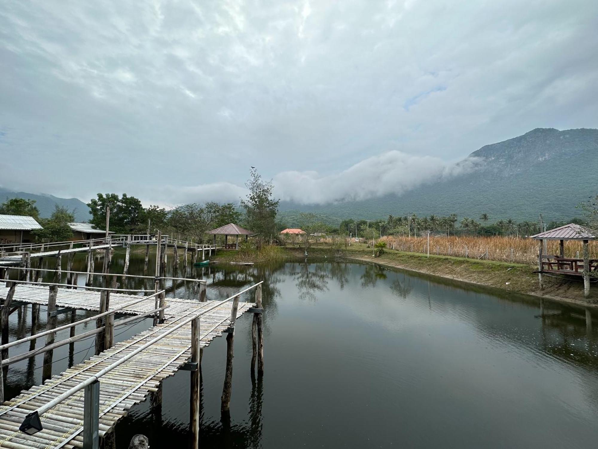 Hotel Numpu Baandin Sam Roi Yot Exterior foto