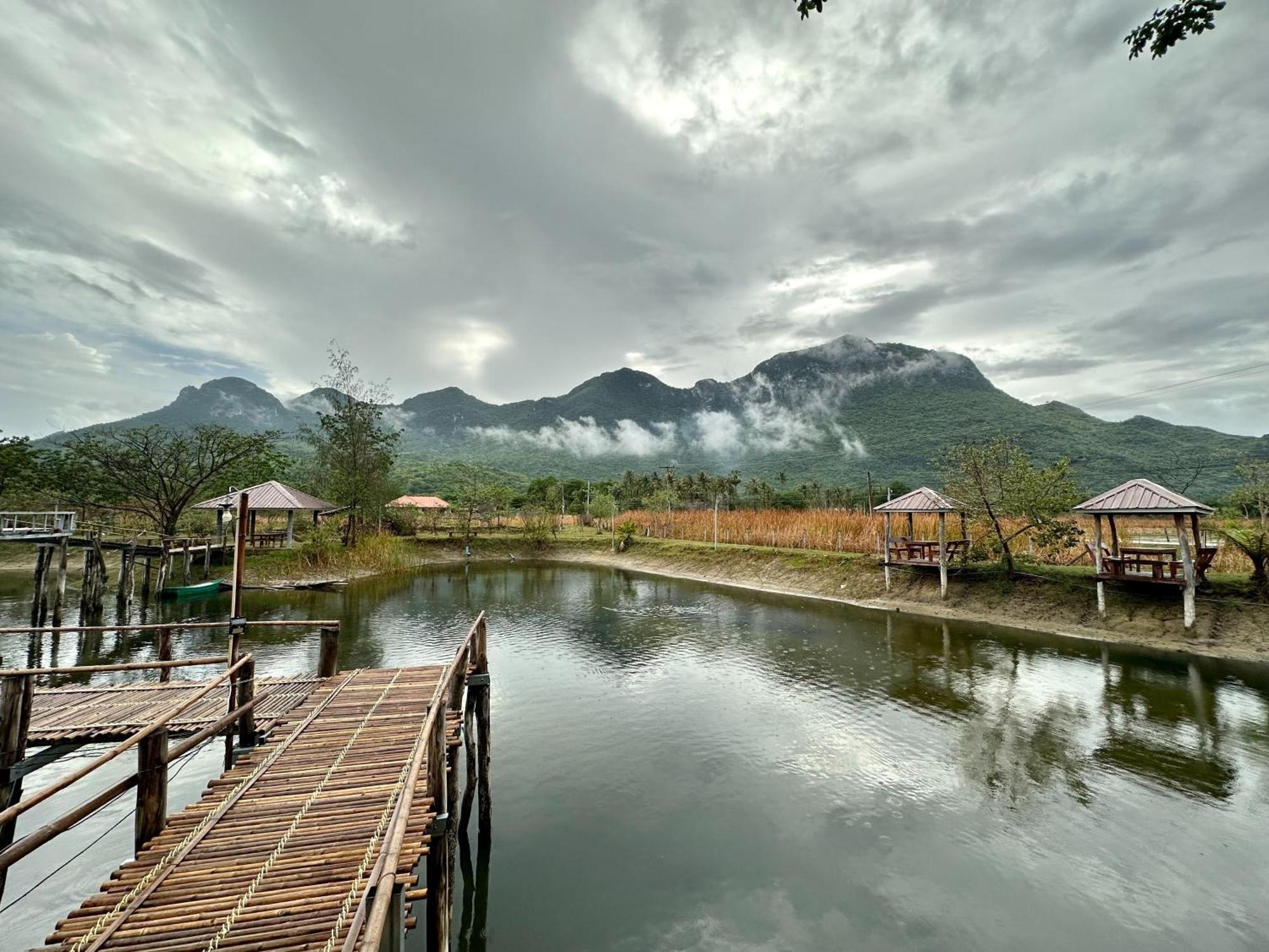 Hotel Numpu Baandin Sam Roi Yot Exterior foto