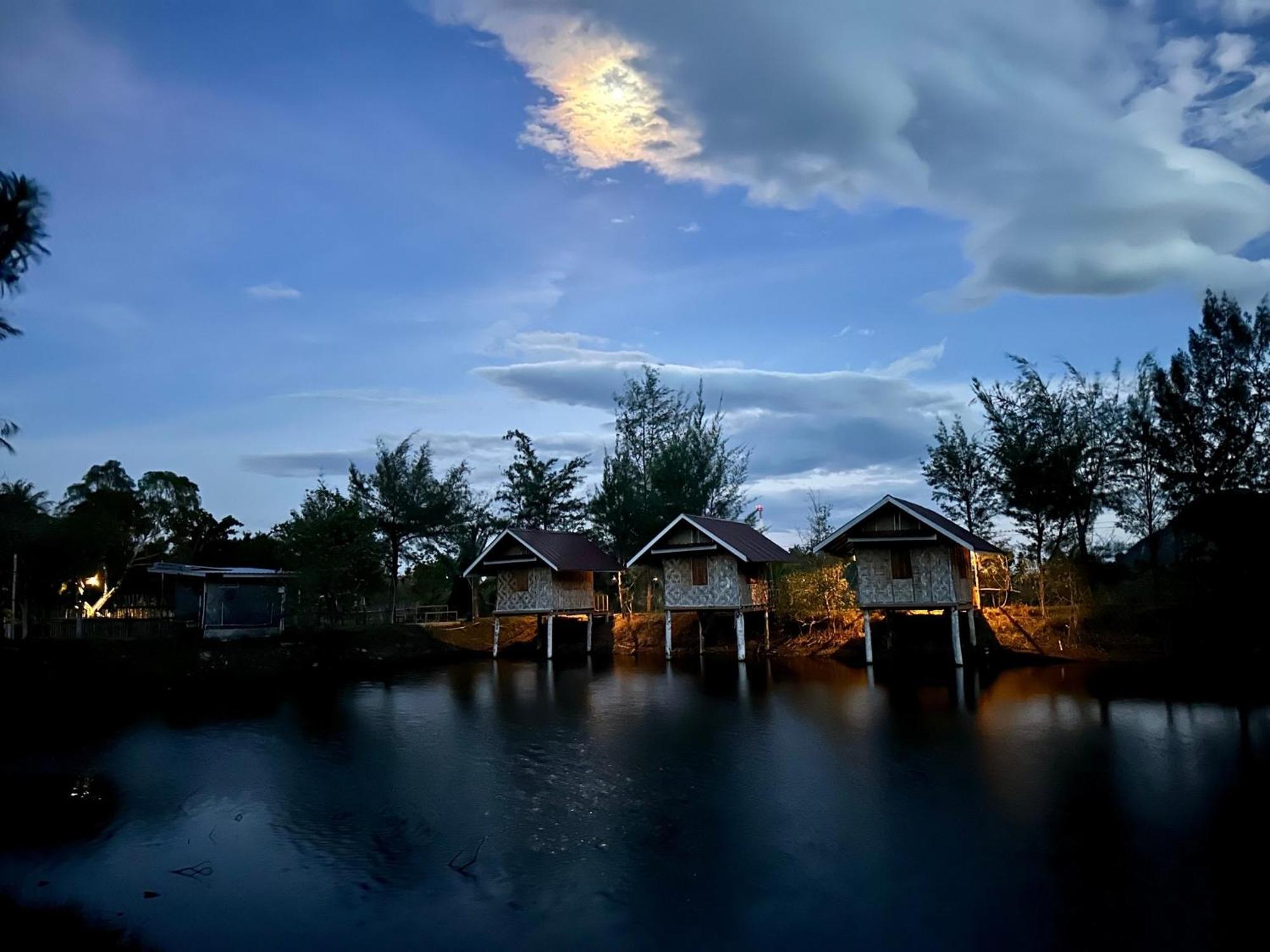 Hotel Numpu Baandin Sam Roi Yot Exterior foto