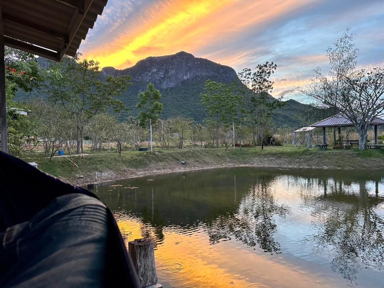Hotel Numpu Baandin Sam Roi Yot Exterior foto